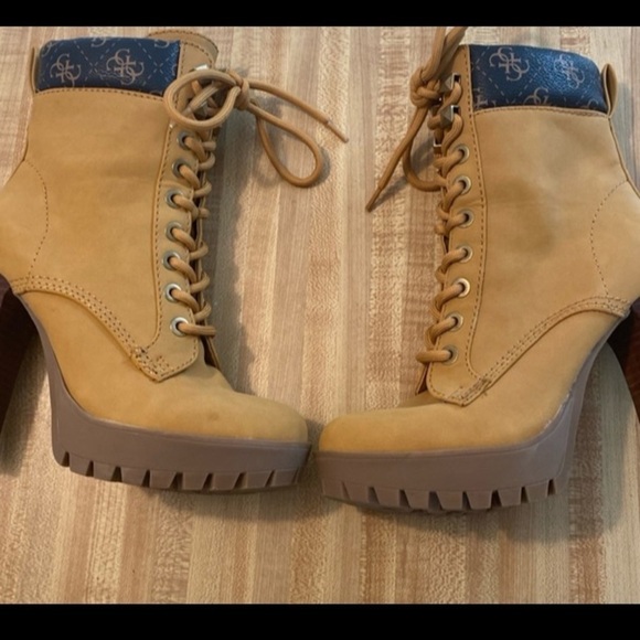 Guess Women’s Tetia Platform Bootie NWOT size 5.5 - Picture 2 of 11